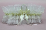 Подвязка для невесты с фатином и кружевом айвори-белая в коробочке арт.019-256