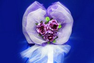 Бант на задний бампер с фиолетовыми матовыми розами арт. 127-010