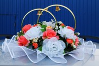 Свадебные кольца на машину с белыми и розовыми розами арт. 122-304