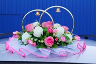 Свадебные кольца на машину с белыми и розовыми розами арт. 122-306