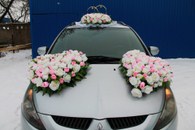 Свадебные украшения на машину, айвори-розовые кольца и украшения на капот (см. 