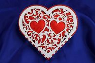 Деревянная подставка-сердце для колец с атласной красной подушечкой. Материал фанера3мм, 16х17см, цвет под заказ. арт. 1175-002