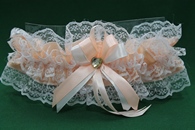 Подвязка для невесты персиковая в коробочке арт. 019-293