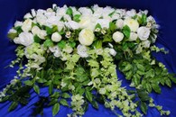 Икебана с белыми розами и пионами арт. 056-093