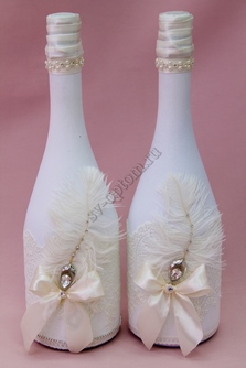 Шампанское на свадьбу украшенное в белых и айвори тонах арт.046-061
