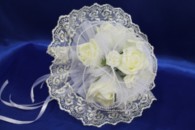 Букет дублер для невесты латексный с розами айвори и жемчугом арт. 020-269