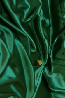 Ткань атлас блестящий темно-зеленый №35, длина 92 метра, ширина 150см.