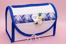 коробка для денег на свадьбу с кружевом и цветами синяя с белым арт.071-302