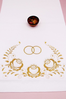 Рушник на свадьбу для каравая льняной с оранжево-золотой вышивкой арт.070-540