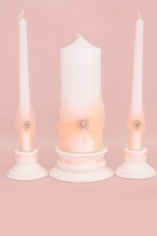 Свадебные свечи для семейного очага персиковые с фатином, атласом и брошками арт.062-339