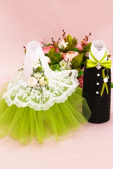 Украшение на шампанское оливковое, жених и невеста  арт.047-324