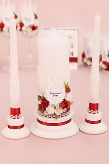 Свечи семейный очаг в бордовых тонах с цветочками, кружевом и надписью в рамке арт.062-366