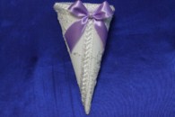 Кулечек для лепестков роз айвори с фиолетовым бантиком арт. 084-028