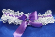 Подвязка кружевная с фиолетовой ленточкой и фиолетовым бантиком арт. 019-201