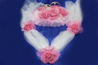 Свадебные украшения на машину, кольца и лента на капот с большими розовыми цветами арт.119-074