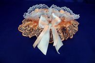Подвязка для невесты кружевная персиково-белая с персиково-белым бантиком арт.019-012