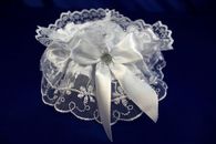 Подвязка для невесты кружевная белая с белым бантиком арт.019-021