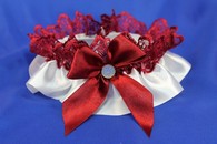 Подвязка для невесты атласно-кружевная бордово-белая с бордовым бантиком арт.019-011