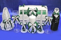 Свадебный набор зеленый (сундучок, одежда на шампанское, свечи, бокалы) арт. 053-210