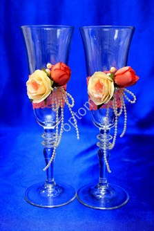 Свадебные бокалы  ручной работы с цветочками в розово-персиковом цвете арт. 045-130