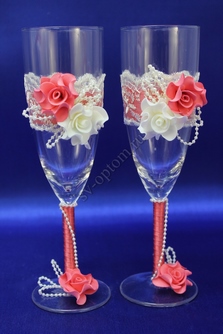 Свадебные бокалы  ручной работы с коралловыми и белыми розочками арт. 045-043